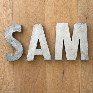 Anthropologie letters S, A, M